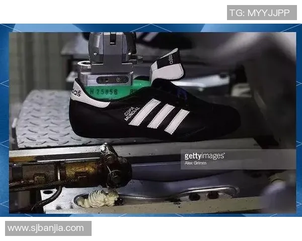 每位足球明星独特风格的球鞋选择与品牌故事解析