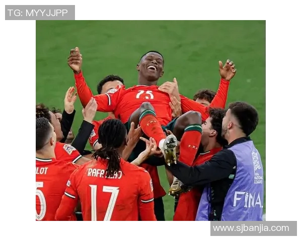 足球明星私生活混乱揭秘背后的真相与困扰