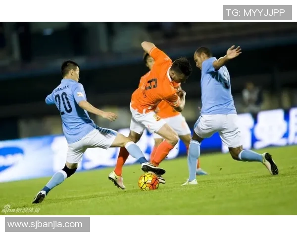 足球明星在水球比赛中的精彩瞬间与动人瞬间全景展示 足球明星在水球比赛中的精彩瞬间与动人瞬间全景展示