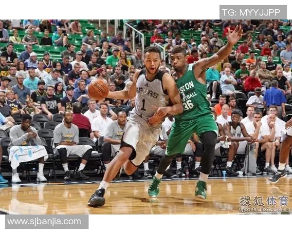 开拓者与绿军激战正酣谁能在这场对决中笑到最后